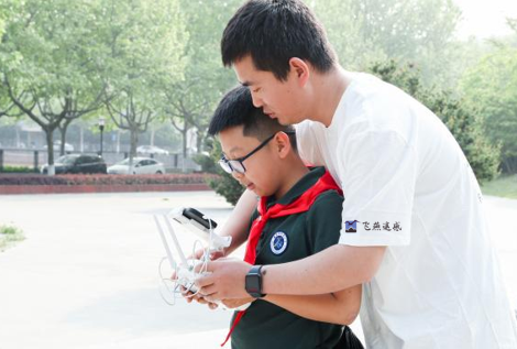 飛燕遙感攜手南京師范大學(xué)舉辦智慧地球科學(xué)小講堂：“行遠(yuǎn)致遠(yuǎn)、筑夢(mèng)逐夢(mèng)——教室在窗外”